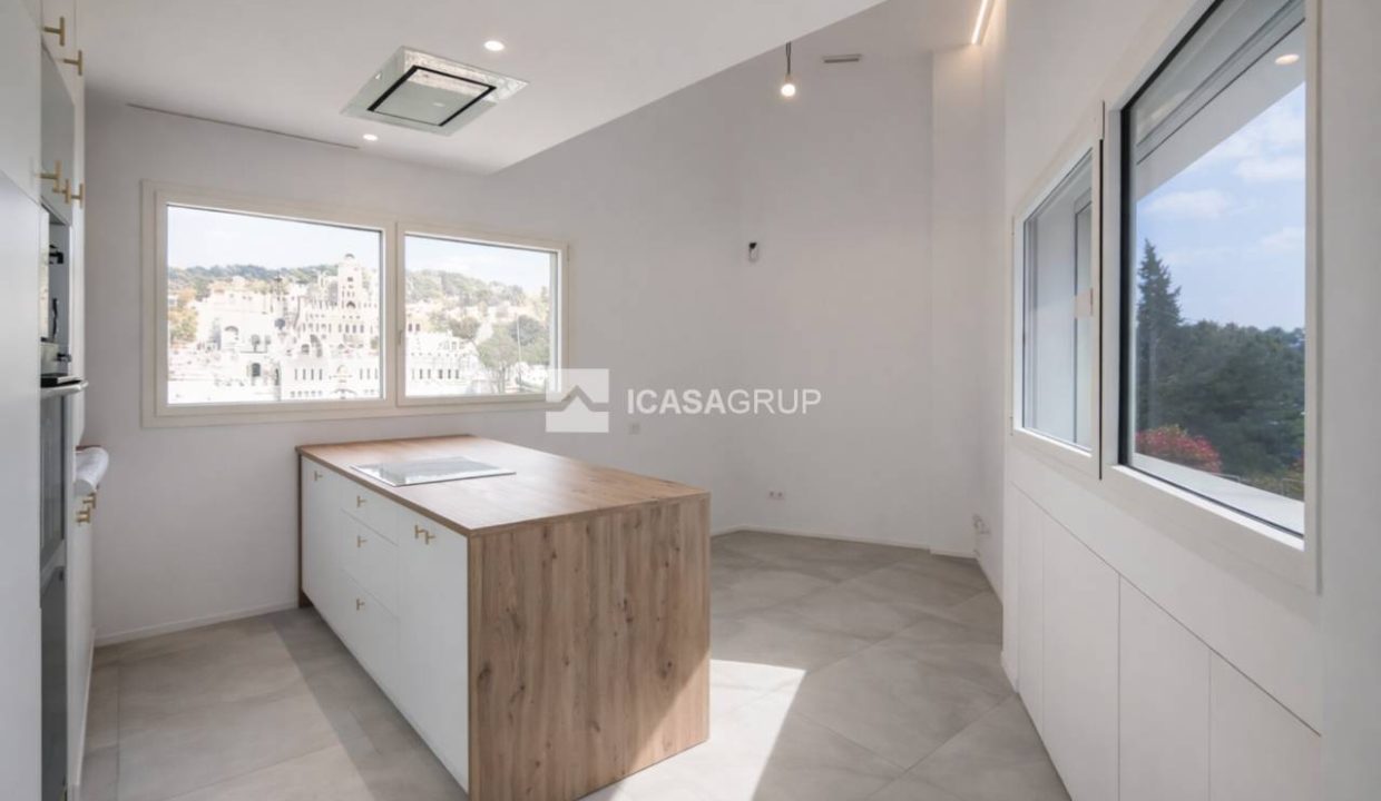 1168_62571540892_d0f95c90-bc64-410a-b06d-e1ac972a9e98