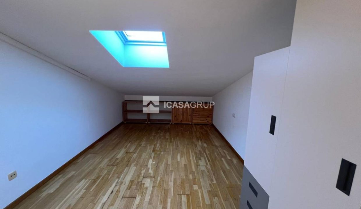 1168_62578406737_6cb8a199-97b3-4c4b-8699-1dfad5fd4a82